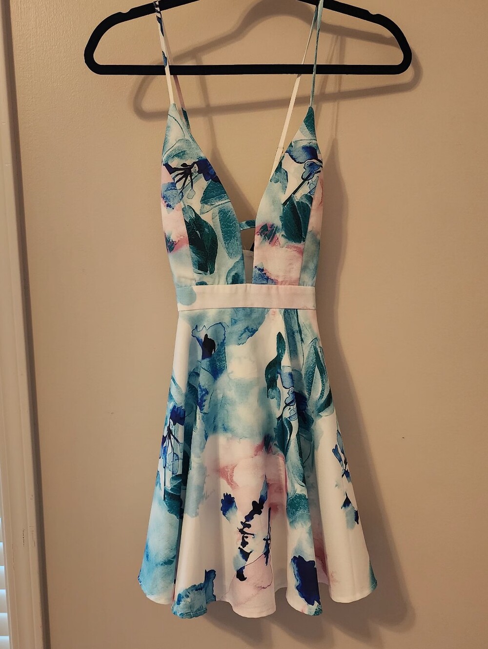 Windsor White Blue Floral Dress Watercolor Spaghetti Strap Stretch size Small